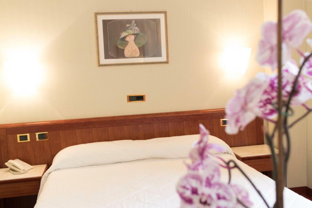 Palace Hotel Civitanova Marche Esterno foto