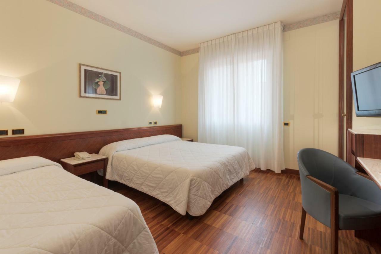 Palace Hotel Civitanova Marche Esterno foto