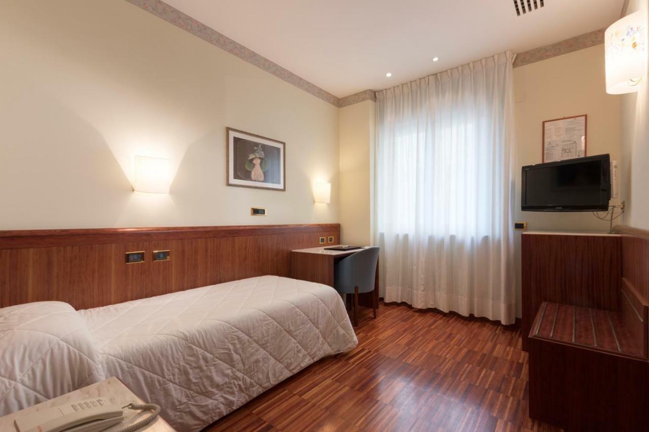 Palace Hotel Civitanova Marche Esterno foto