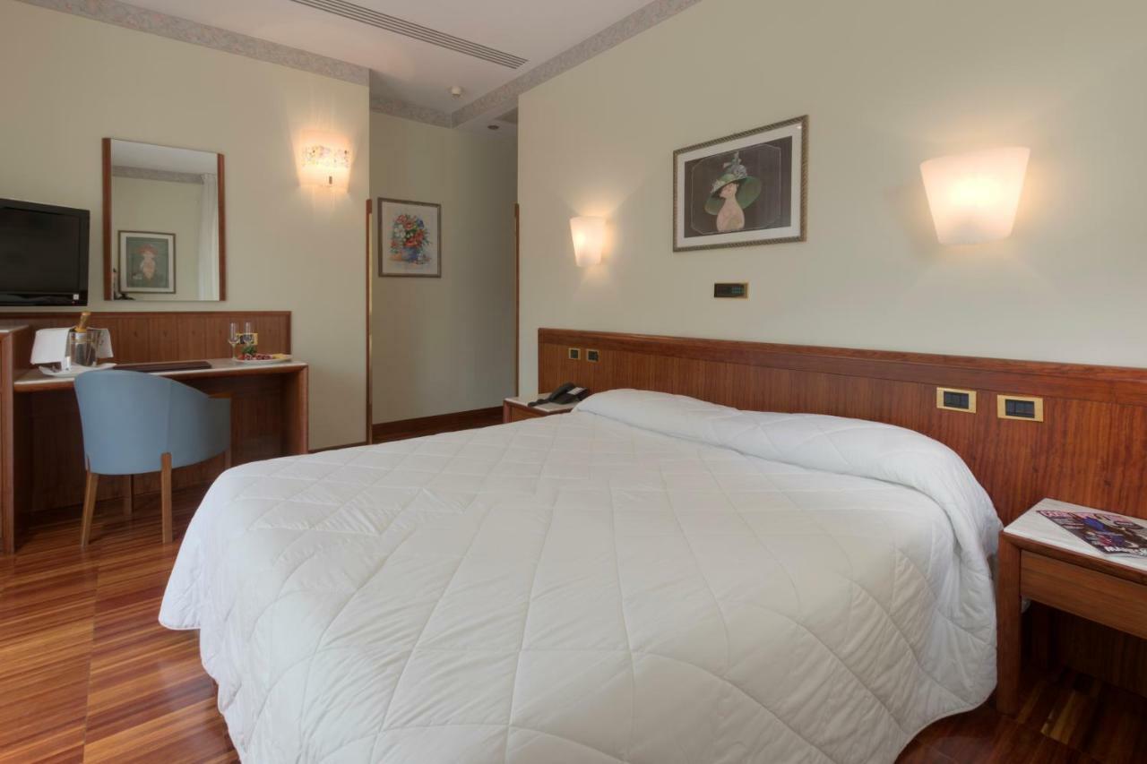 Palace Hotel Civitanova Marche Esterno foto