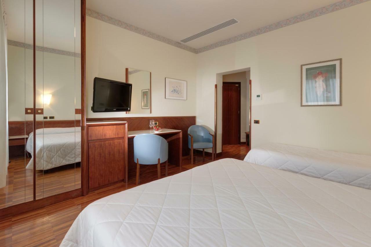 Palace Hotel Civitanova Marche Esterno foto