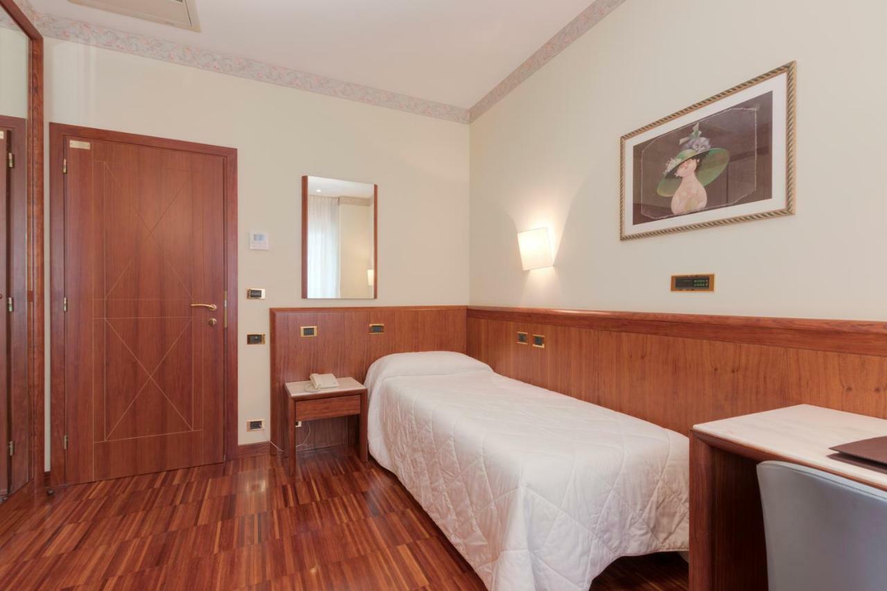 Palace Hotel Civitanova Marche Esterno foto
